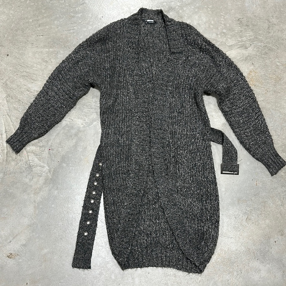 BcBg brand grey sweater w/ belt‎ / Size S / O-53